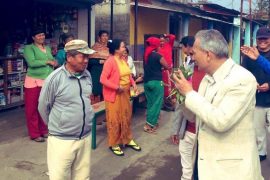 समाजवादीका बाबुराम र धर्मराज बेग्लाबेग्दै घरदैलोमा