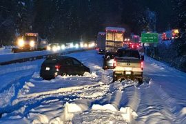 अमेरिकामा  चिसो र हिमपातले थैंक्सगिविङ विदा प्रभावित