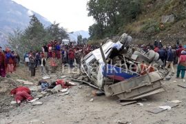 सिन्धुपाल्चोकमा बस दुर्घटनामा १३ काे मुत्यु