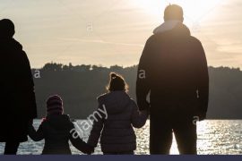 अमेरिकामा बढ्दैछ छोराछोरी र बाबुआमा  बीचकाे दुरी