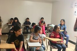नेपाली पढ्दै  बालबालिका नेपाली भाषा पाठशालामा