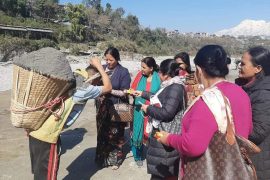 महिला दिवसमा गाेष्ठी हैन, मजदुरलाई मास्क वितरण