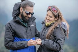 गायिका इन्दिरा जोशीले सगरमाथा आधार शिविर पुगेर प्रेमी सार्वजनिक गरिन
